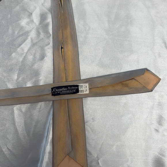 Executive Neckwear Gold & Gray Skinny Men's Tie All Silk Wm.H.Block Indianapolis - Picture 3 of 8